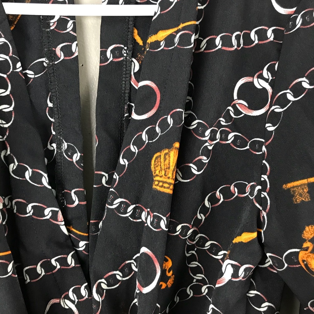 Sample V neck Chain Scarf Print Bodysuit - Picture 5 of 6
